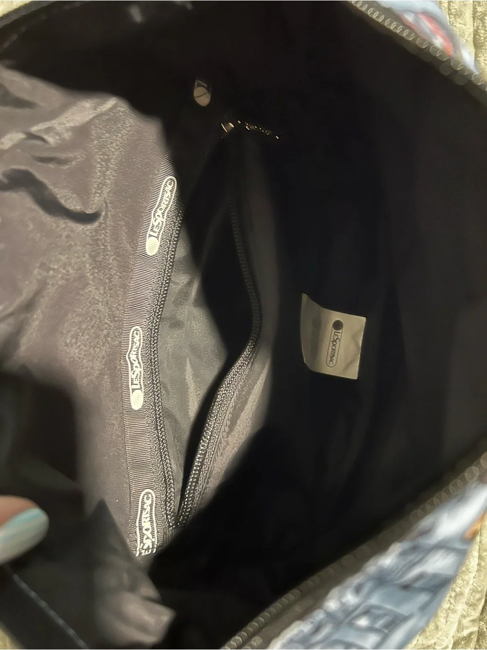 Lesportsac Women’s Messenger crossbody bag in Gray with Black Strap